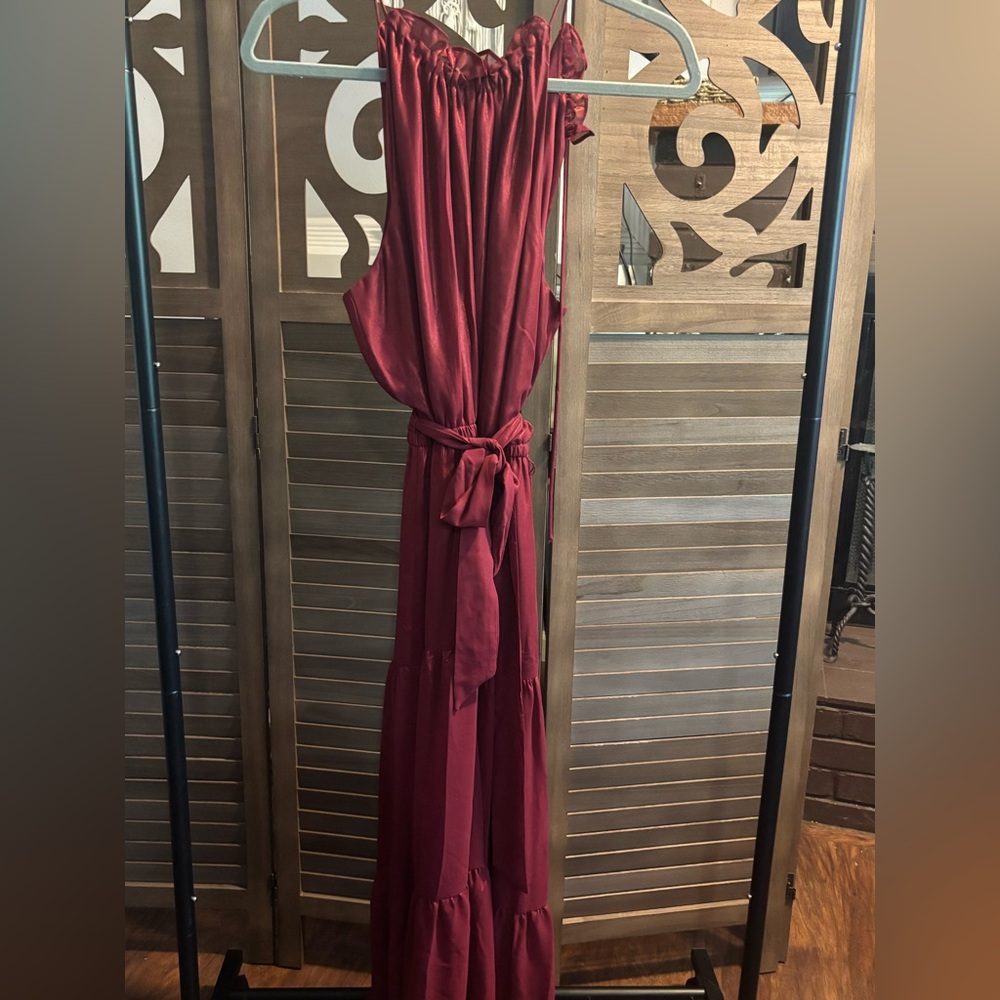 Elegant Burgundy Sleeveless Maxi Dress